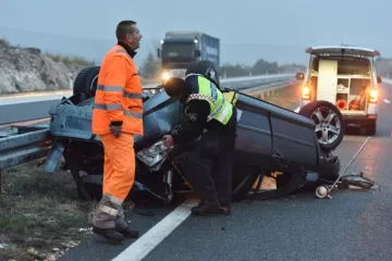 Četvero mladih ozlijeđeno u nesreći na Dalmatini