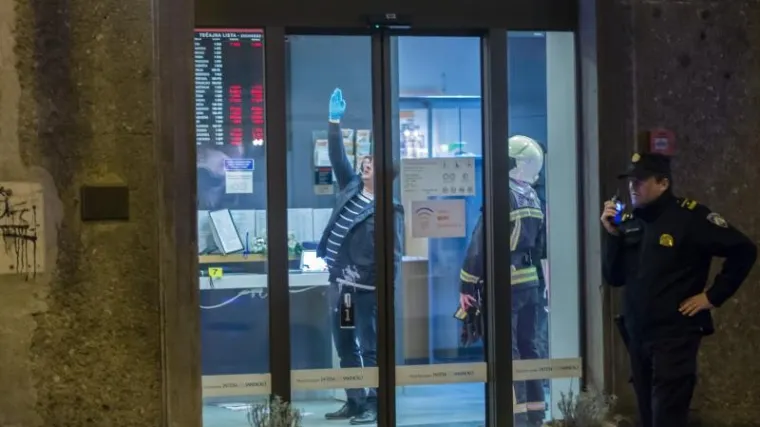 Pljačkaš pucao u strop, hrabri zaštitar mu se suprotstavio!