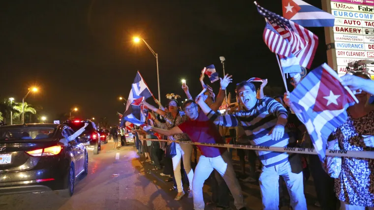 Castrova smrt izazvala oprečne reakcije u svijetu: tuga u Havani, slavlje u Miamiju