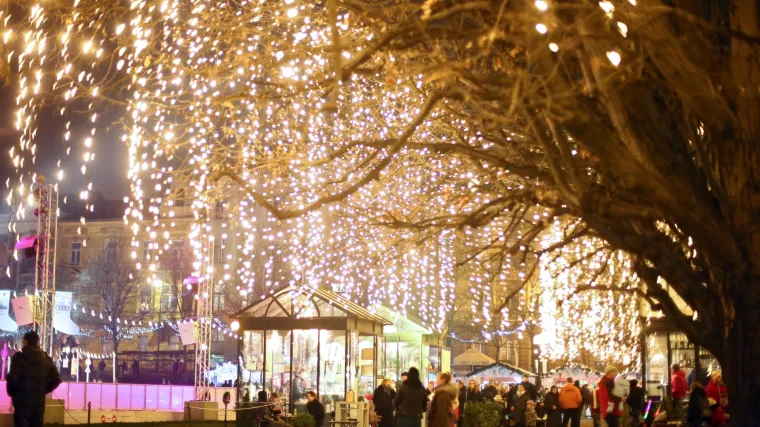 Pale se božićna svjetla, počinje Advent u Zagrebu: donosimo &scaron;to sve ne smijete propustiti