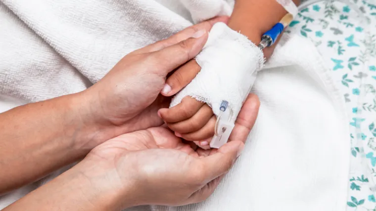 Sinu oboljelom od leukemije u infuziju ubrizgivala fekalije