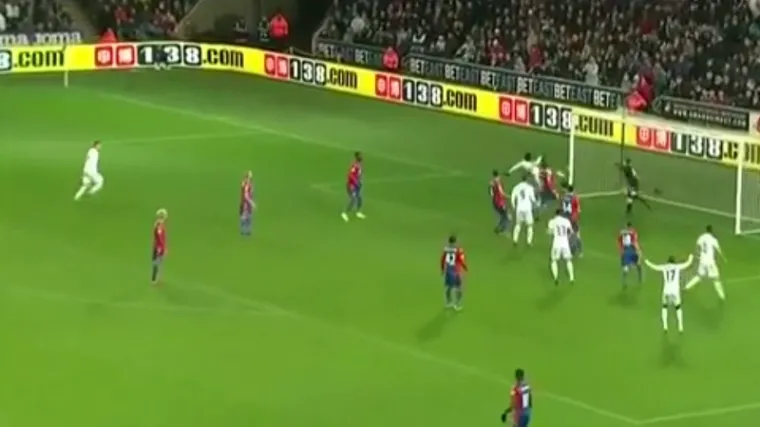 Swansea i C. Palace odigrali ludu utakmicu, Redsima se ozlijedio najbolji igrač