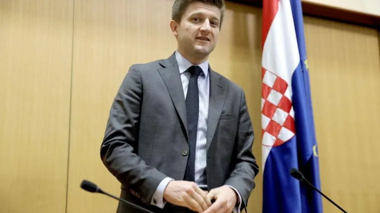 Država će radnicima u 2017. isplatiti najmanje 300 milijuna kuna vi&scaron;e