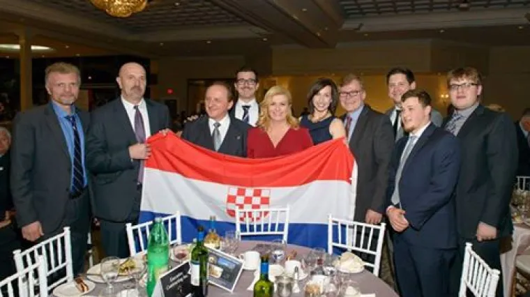 S čijom se to zastavom slikala Kolinda u Kanadi?