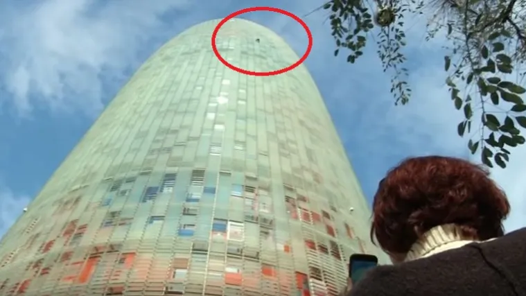 Francuski Spiderman osvojio jo&scaron; jedan vrh: bez sigurnosne opreme popeo se na najvi&scaron;i neboder u Barceloni