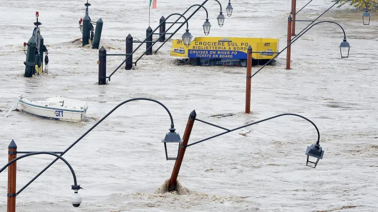 Dvije osobe poginule i dvije nestale u olujama u Italiji, zadržana crvena razina uzbune