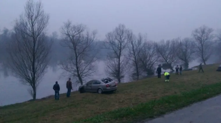 'Ja sam ispao iz vozila, a ostali su zajedno s autom počeli tonuti'