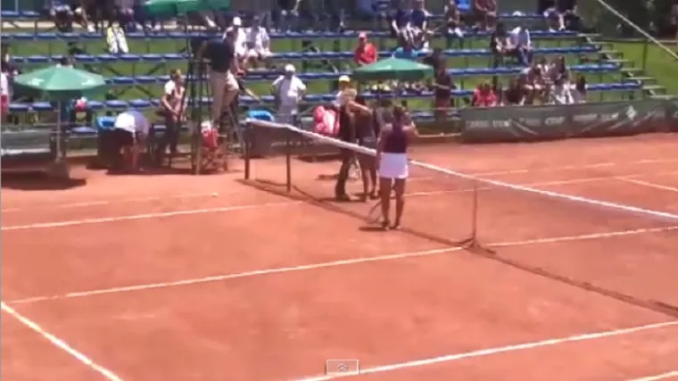 Mladoj tenisačici umro tata dok je ona igrala! U suzama je predala meč