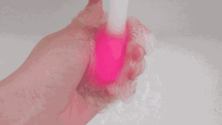 Ne uspijevate dobro očistiti vaš beauty blender? Za to vam trebaju samo dva sastojka koje već imate