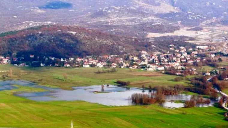 Sru&scaron;io se motorni zmaj kod Dražica, jedna osoba smrtno stradala