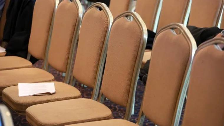 Izviždali pomoćnika ministra turizma i uz povike 'Ostavka!' napustili dvoranu