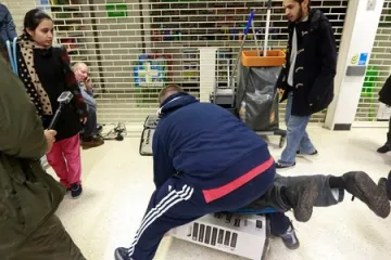 MORBIDNI PRIZORI 'SLAVLJA KAPITALIZMA': Stampedo, tučnjave i uhićenja bili su sastavni dio Crnog petka