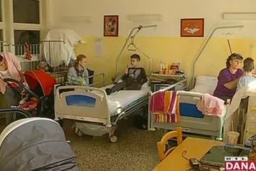 Užasni uvjeti na riječkoj pedijatriji: u sobama po šest kreveta, oprema zastarjela, zidovi natopljeni kišom...