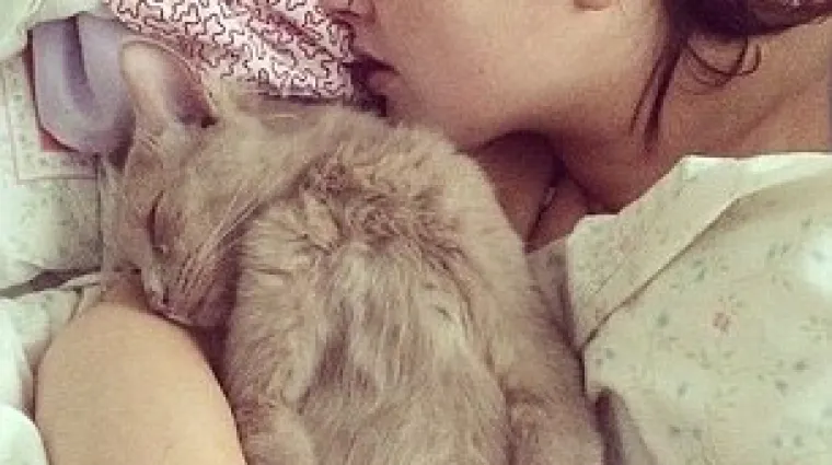 Djevojka (22) zaspala na kauču prije pet godina, od tada se rijetko budi...