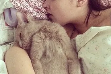 Djevojka (22) zaspala na kauču prije pet godina, od tada se rijetko budi...