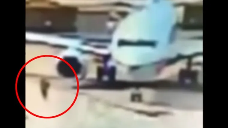 Nevjerojatan incident u zračnoj luci: žena iskočila iz zrakoplova dok je jo&scaron; vozio po pisti