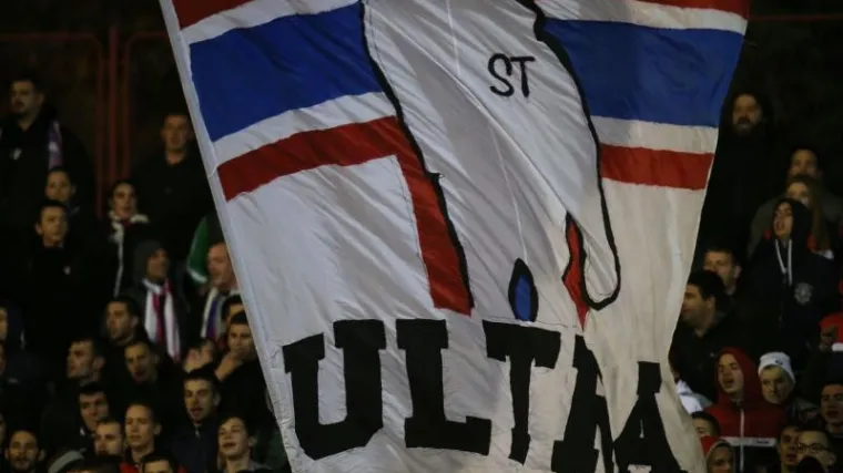 Torcida priredila vatromet i bakljadu pa žestoko izvrijeđala igrače