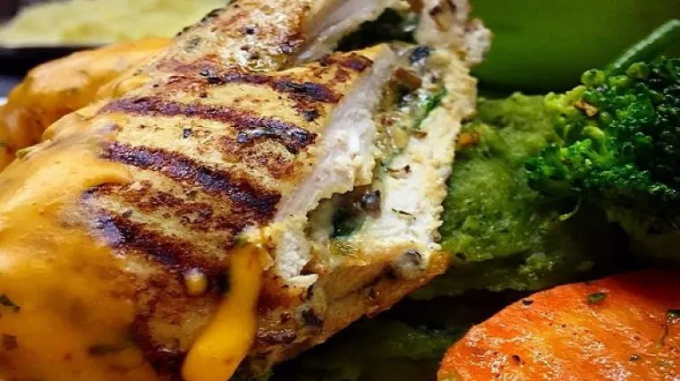 Brzinski ručak: Pileća prsa s nadjevom od &scaron;pinata i sira