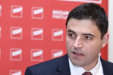 Bernardić: 'Ovo je Krampus reforma, donosi šibu najugroženijima!'