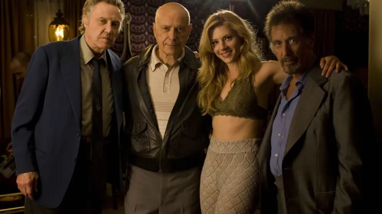 Priča o  dvojici prijatelja koje njihova dob ne sprečava u želji za ludim provodima, ali i krađom (Mafija&scaron;i starog kova)