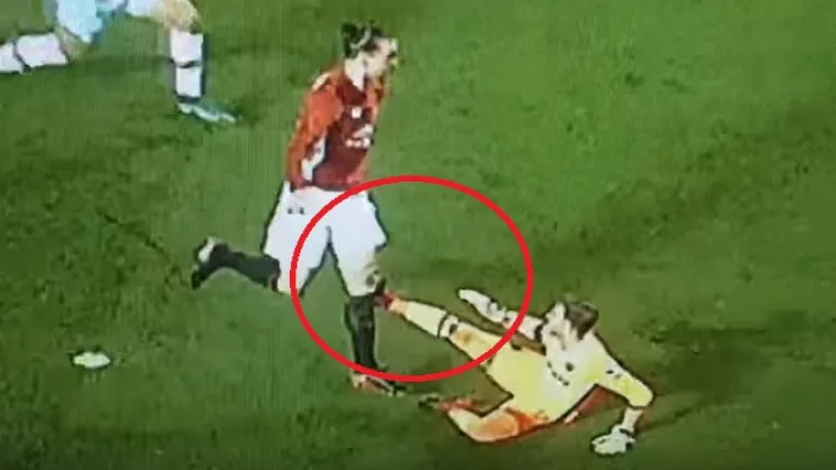 Pogledajte koliko je malo nedostajalo da Bilićev vratar okonča Zlatanovu karijeru