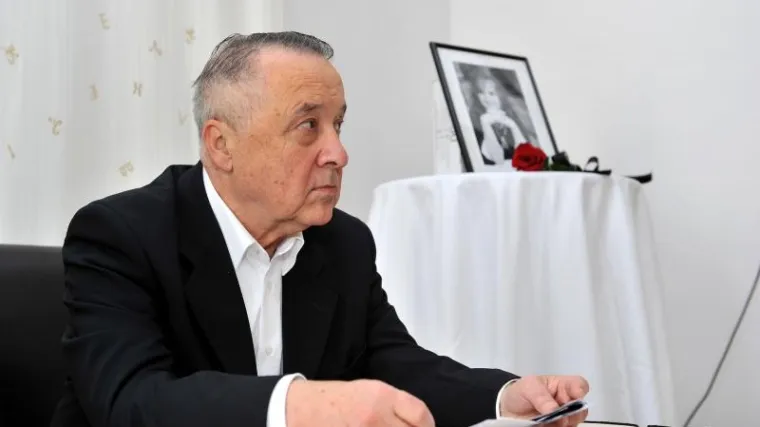 Preminuo poznati pjesnik, teoretičar književnosti, esejist i prevoditelj