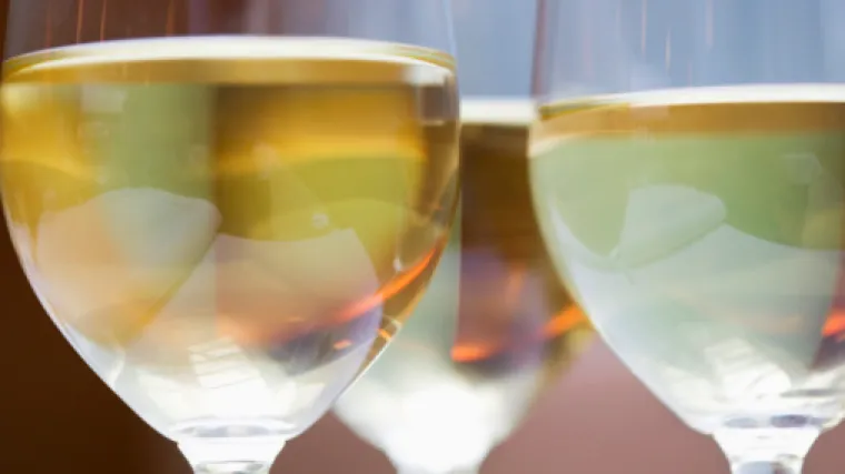 Bijelo vino povećava opasnost od razvoja melanoma