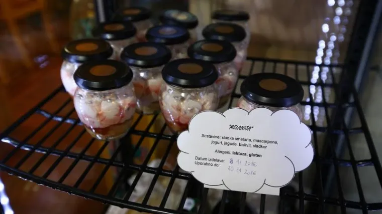 Slatki okr&scaron;aj: Slovenci luduju za Melanijom, a ona im prijeti tužbama!