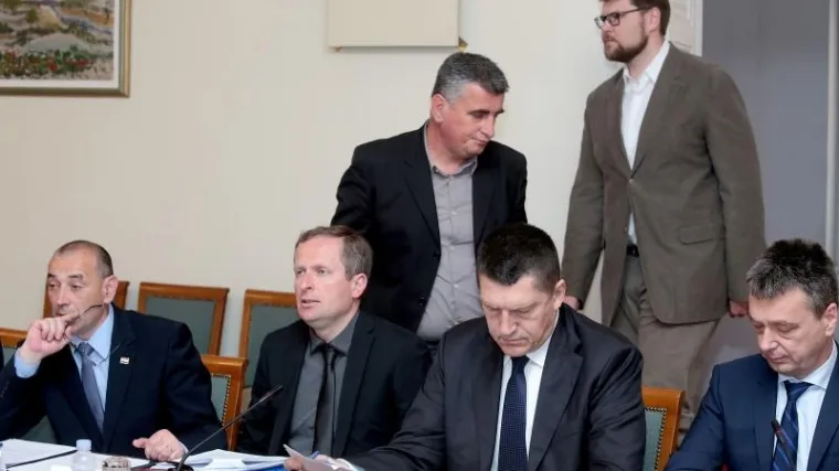 Mostovac Bulj narugao se izborima u SDP-u, pa dobio 'po prstima' od Peđe Grbina