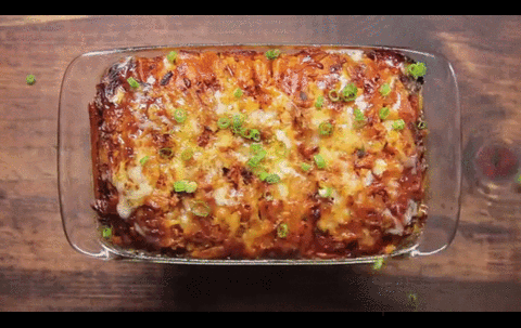 Brzinski ručak: &Scaron;truca na trganje od piletine, sira i pikantnog umaka