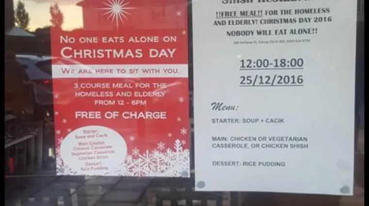 Turski restoran u Londonu dijeli besplatne božićne obroke beskućnicima i starijim osobama