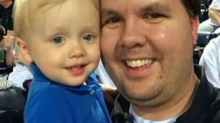 Dok je dijete umiralo, on je slao lascivne poruke maloljetnicama