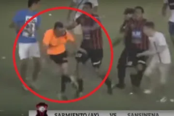 Sudac prekinuo utakmicu pa jedva izvukao živu glavu