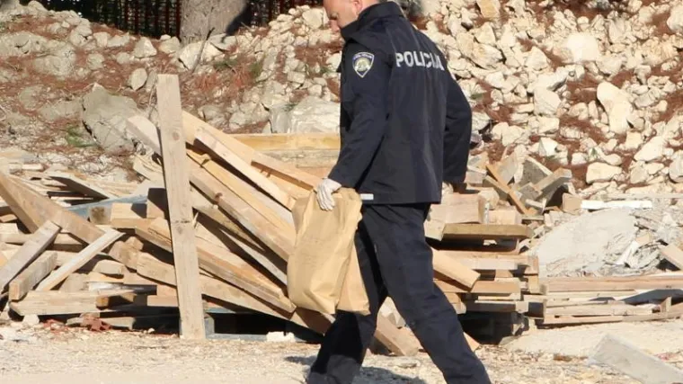  Na gradilištu se urušio zid i poklopio radnika, bori se za život