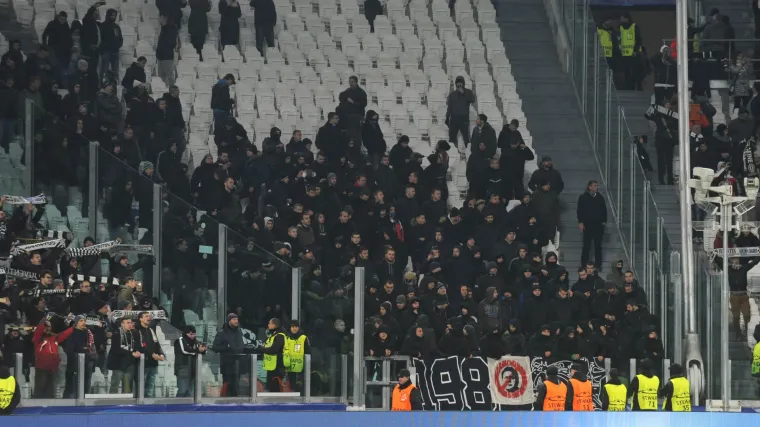 Policija suzavcem uspjela spriječiti sukob navijača Dinama i Juventusa, no do&scaron;lo je do okr&scaron;aja dviju frakcija BBB-a