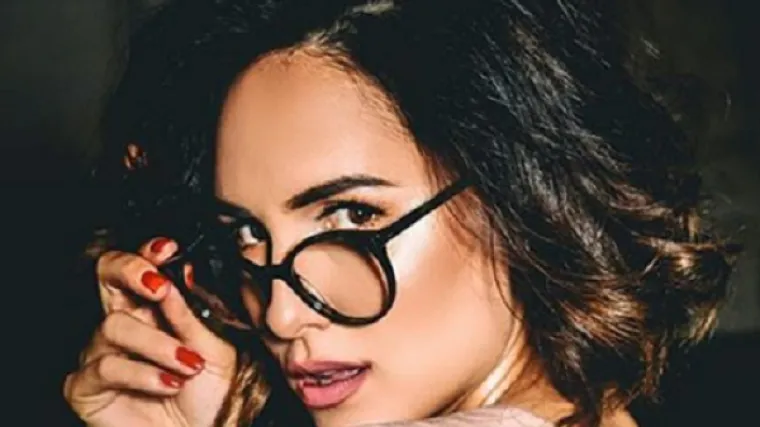 Polugola Lana Jurčević pokazala grudi i noge pa se požalila da je bolesna