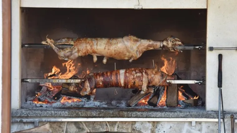 Istraživanje pokazalo: mu&scaron;karci se prejedaju kako bi pokazali svoju mu&scaron;kost, a ne zato jer imaju dobar apetit