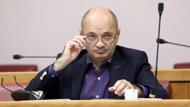 'Izlazne naknade koje banke naplaćuju su nezakonite, ja vi&scaron;e ne znam &scaron;to je u bankarskom poslovanju zakonito'