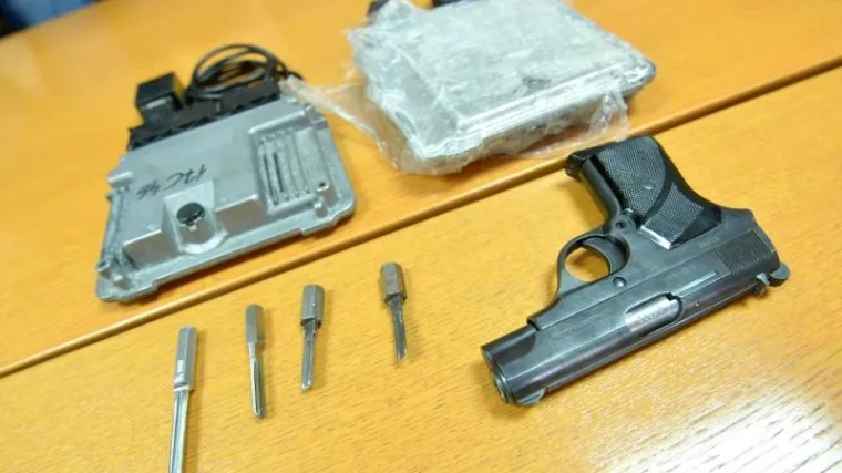 Policija prona&scaron;la potpuno opremljen laboratorij, drogu i oružje te uhitila 27 osoba!