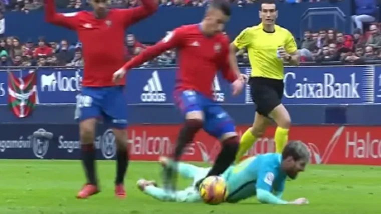 Messi zaronio bez kontakta, pa u padu sucu pokazivao da ni&scaron;ta ne svira