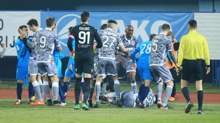 'Ovo je lakrdija! Pokradeni smo i desetkovani isključenjima pred derbi protiv Dinama!'