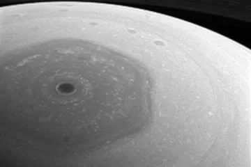 Cassini poslao nove fotografije šesterokuta sa Saturnovog sjevernog pola