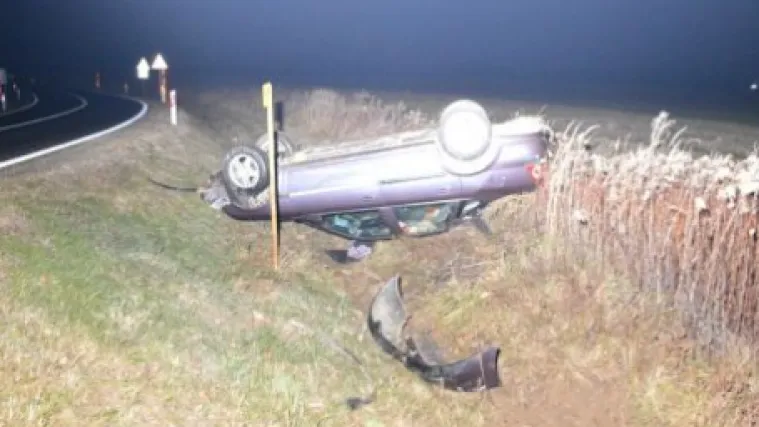 Pijan sletio s ceste, u autu bila i djeca, vozač pronađen i uhićen