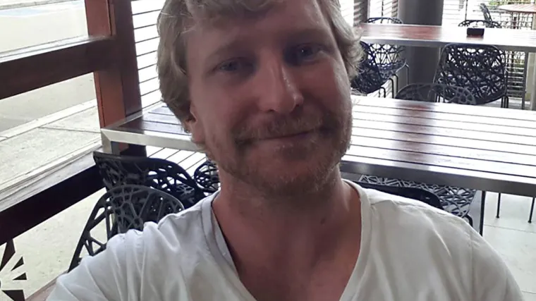 Banka mu greškom omogućila pristup brdu para, a on sve spiskao na drogu, automobile i striptize