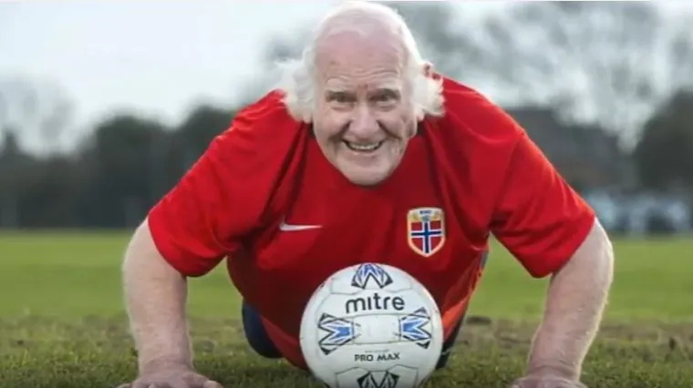 'Tek' mu je 81 godina: najstariji britanski nogometa&scaron; traži klub!