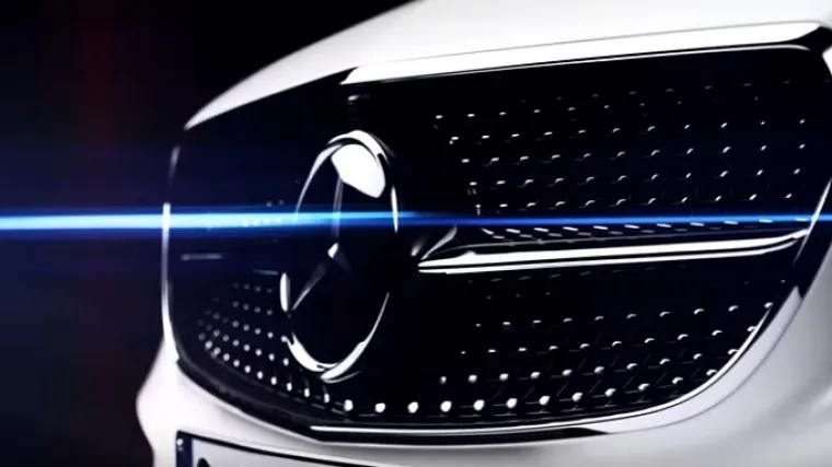 MERCEDES-BENZ TEASEROM NAJAVIO PREMIJERU: E-klasa coupe pokazala obrise prije razotkrivanja u srijedu