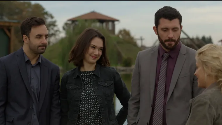 Petar shvati da se Mladenu sviđa Ana. To mu zasmeta (Zlatni dvori)