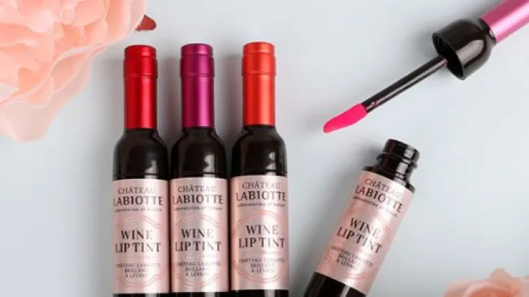 Ova genijalna sjajila za usne izgledaju poput bočica vina (i napravljena su od njega)