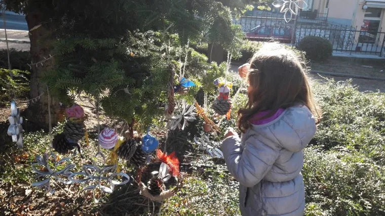 Vrijedne ruke &scaron;ibenskih mali&scaron;ana izrađivale ukrase i okitile đardin
