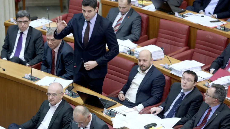 Bernardić sumnja u iskrenost Vlade oko Ine: 'Pona&scaron;ate se kao da vas je ba&scaron; briga za industriju u Hrvatskoj'